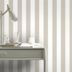 Superfresco Easy Vliesbehang Lynn Strepen Taupe-gebroken Wit 33-185 -Thuisbehangwinkel 123 736